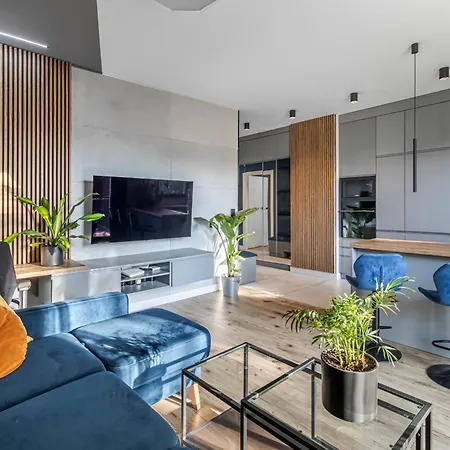 Modern Apartment With Spacious Backyard By Matt Warsaw Exterior photo