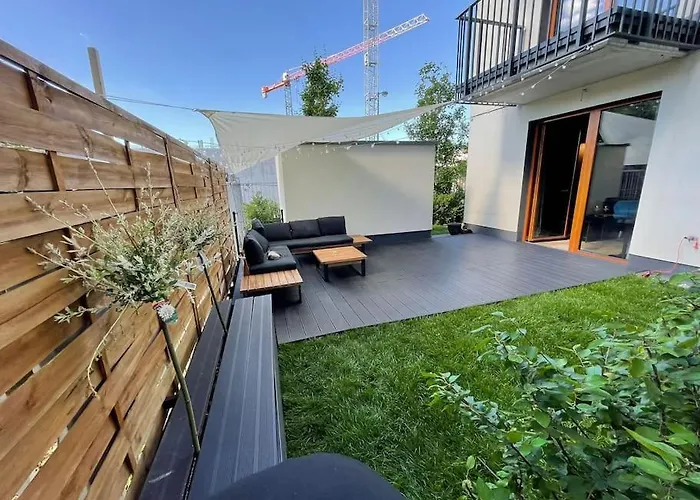Modern Apartment With Spacious Backyard By Matt