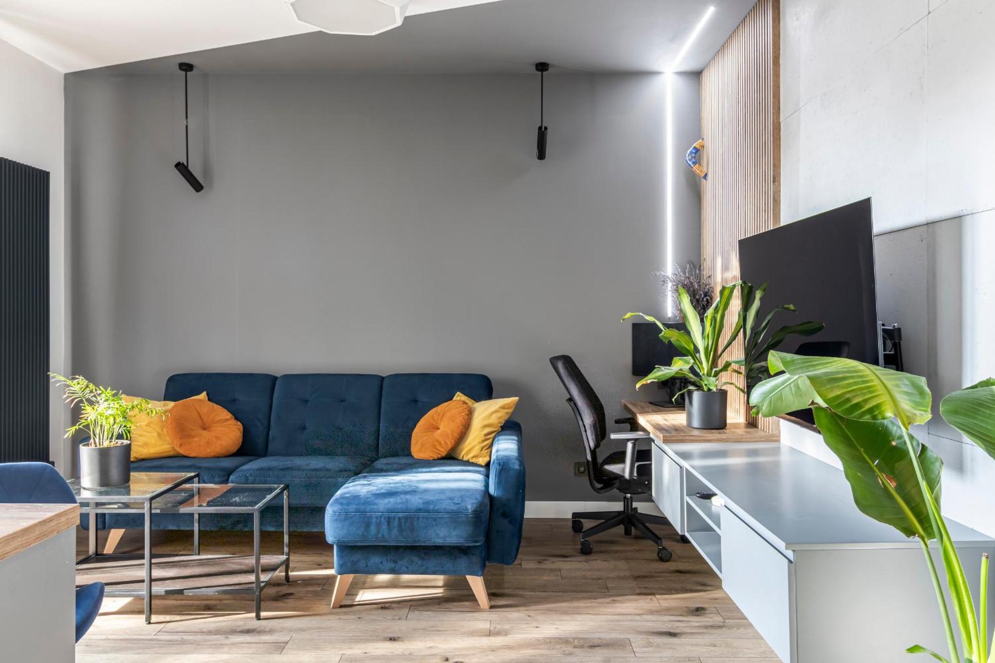 Modern With Spacious Backyard By Matt Apartment