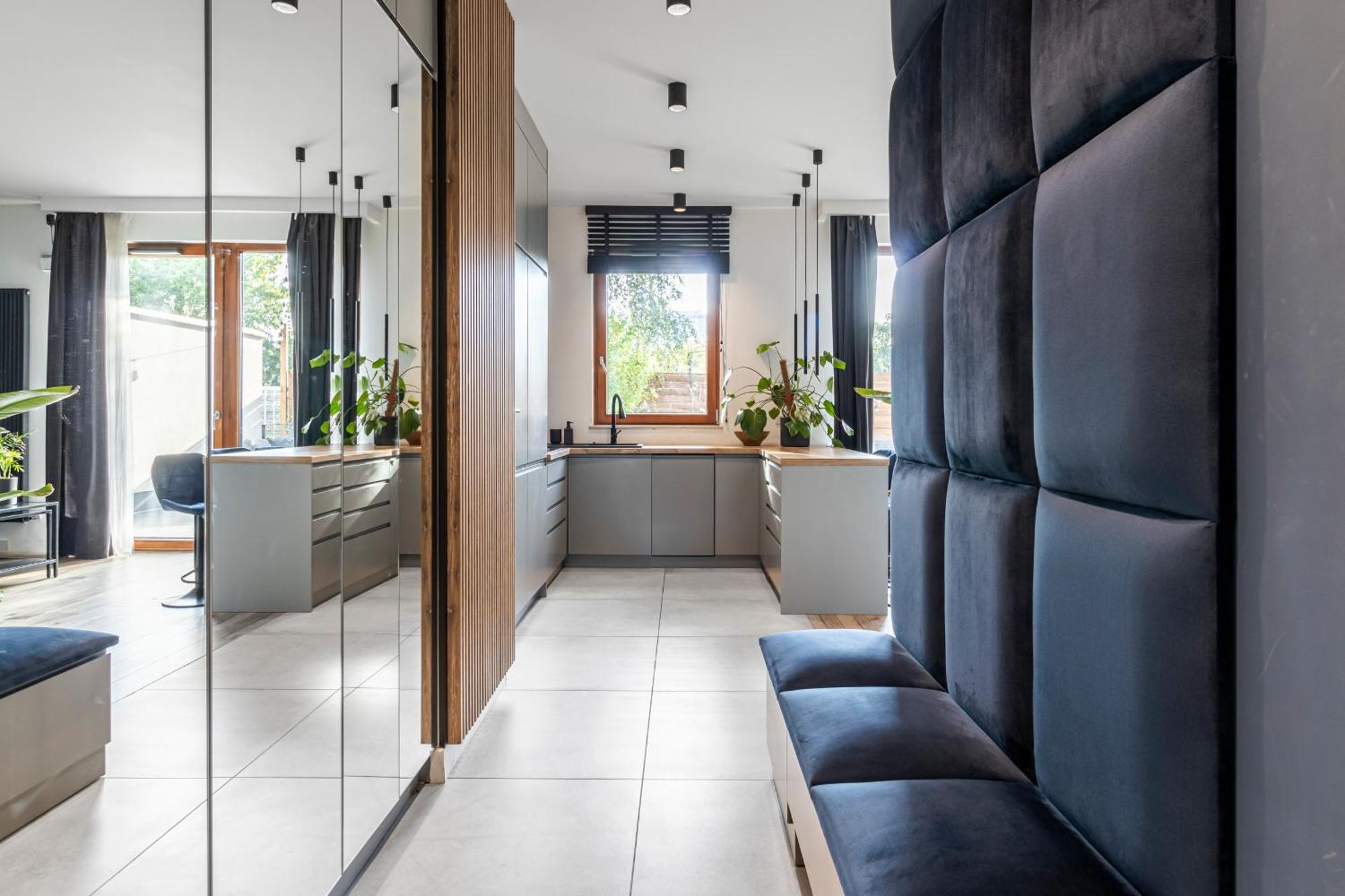 Apartment Modern With Spacious Backyard By Matt